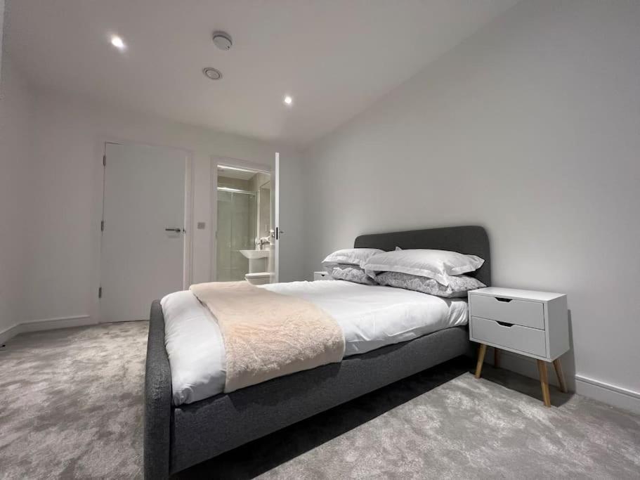 2 Bed Penthouse Style Apartment Londres Exterior foto
