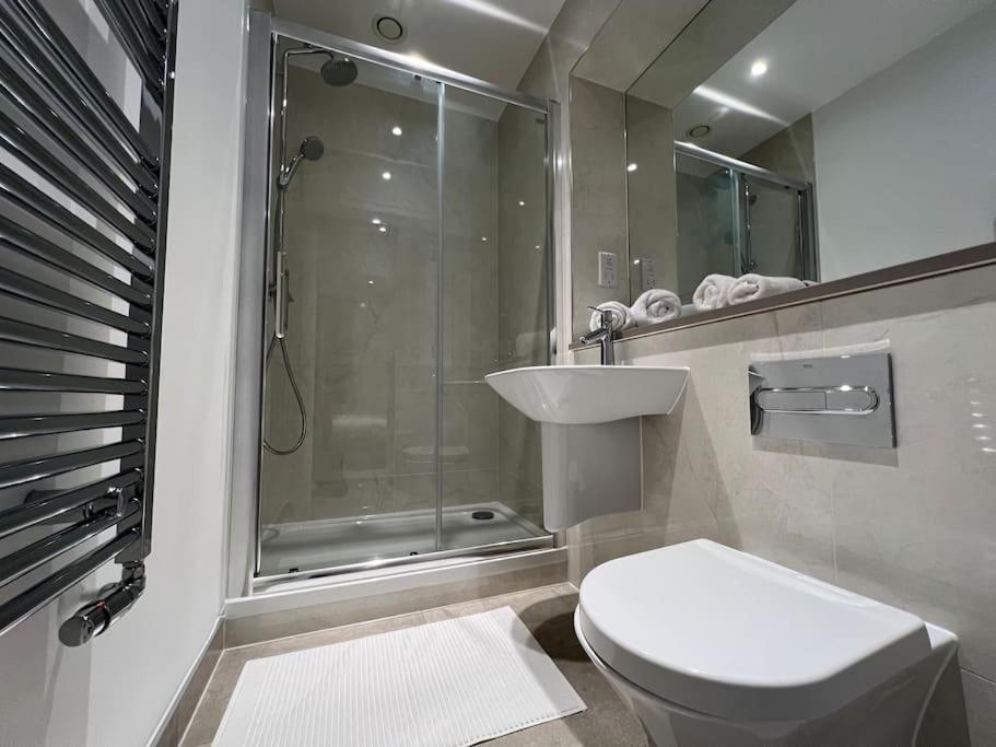 2 Bed Penthouse Style Apartment Londres Exterior foto