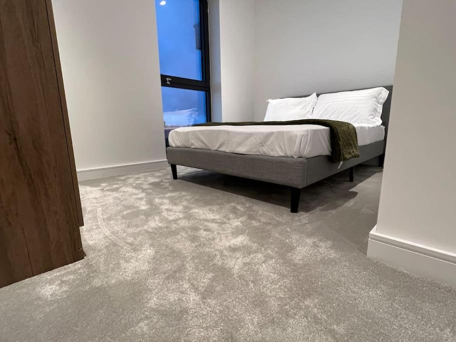2 Bed Penthouse Style Apartment Londres Exterior foto